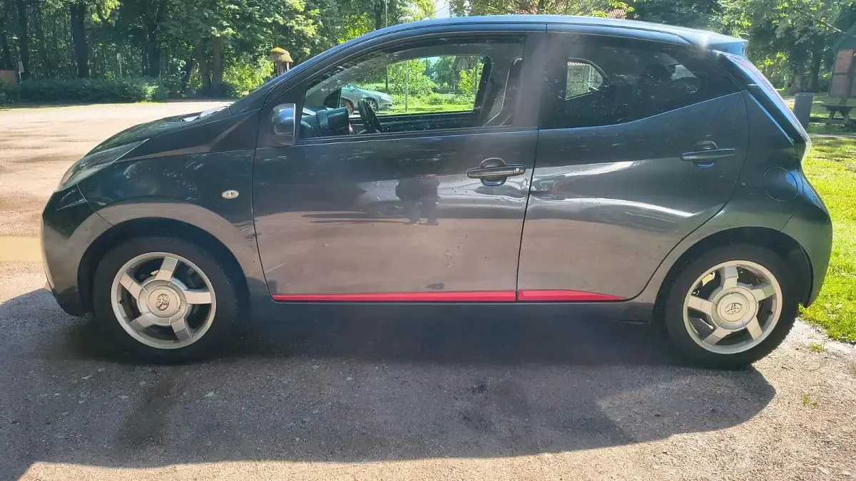 Gebraucht Toyota Aygo 69 PS (50 kW) 2014 Grau Kleinwagen
