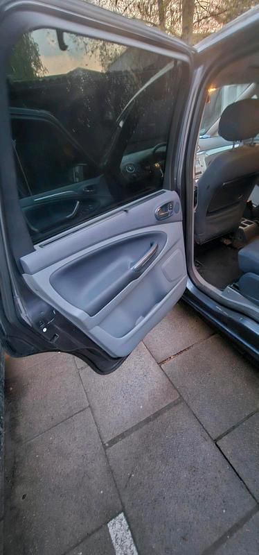 Second-hand Ford Galaxy 145 CP (106 kW) 2008 Gri Monovolum