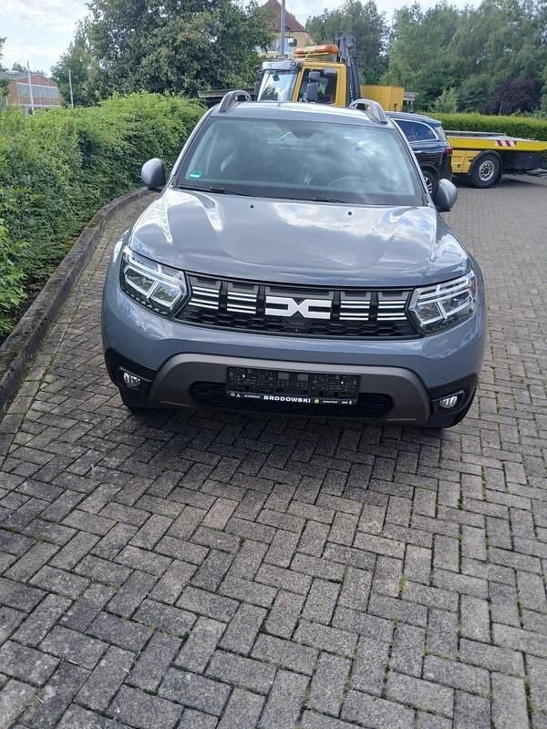 Grau Gebraucht 2024 Dacia Duster SUV | 20.500 € - Bild 1/4