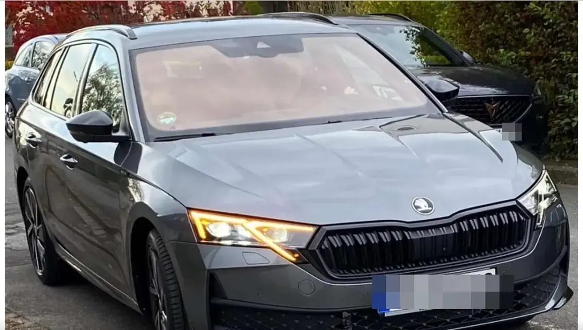 Gebraucht Skoda Octavia SportLine 150 PS (110 kW) 2024 Grau Kombi