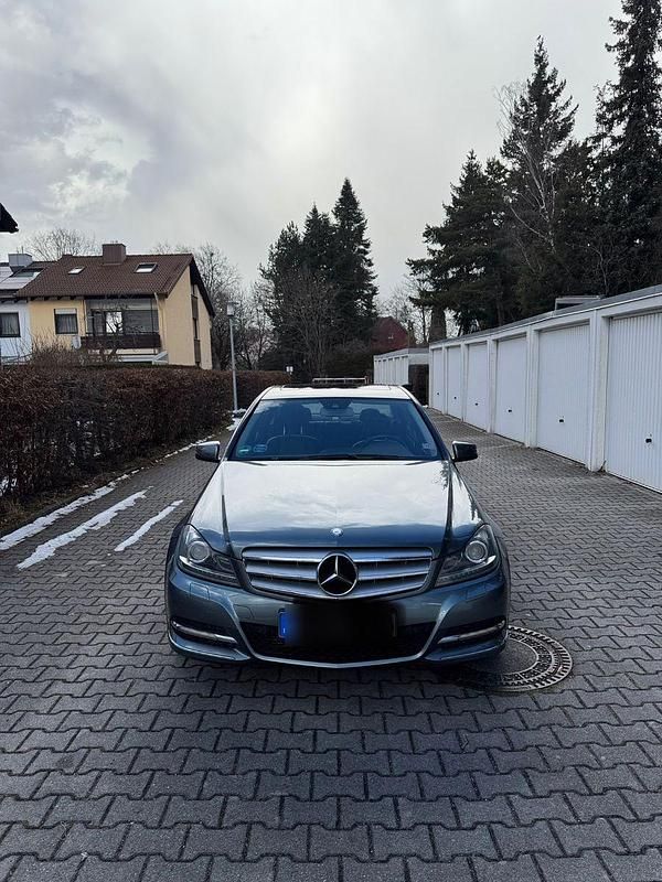 Gebraucht Mercedes C200 184 PS (135 kW) 2011 Grau Limousine