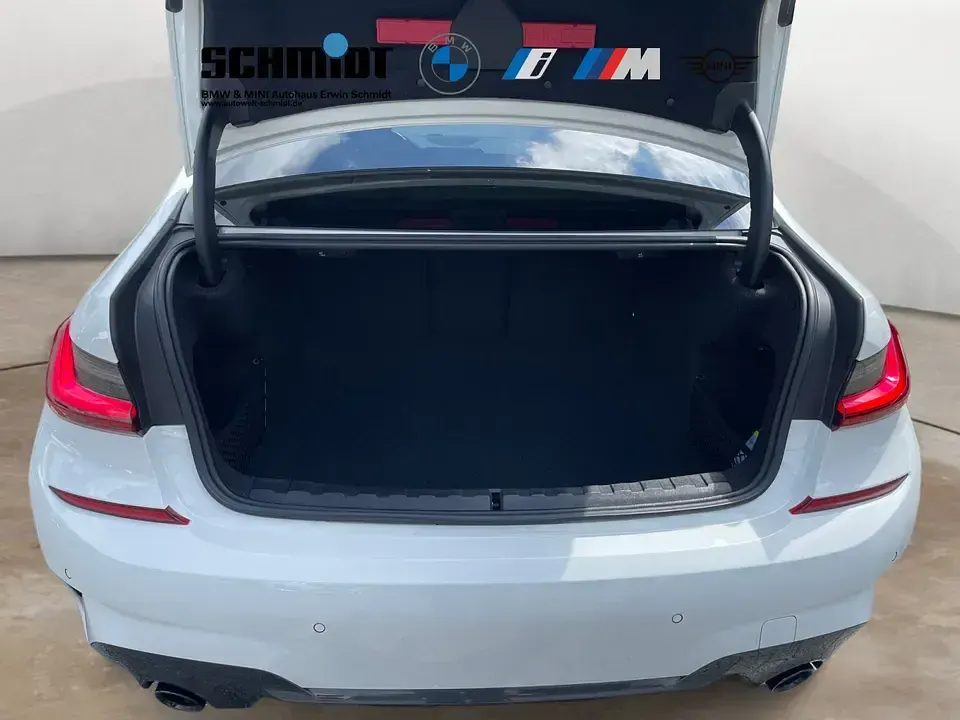 Gebraucht BMW 330 M Sport 286 PS (210 kW) 2021 Alpinweiß uni
