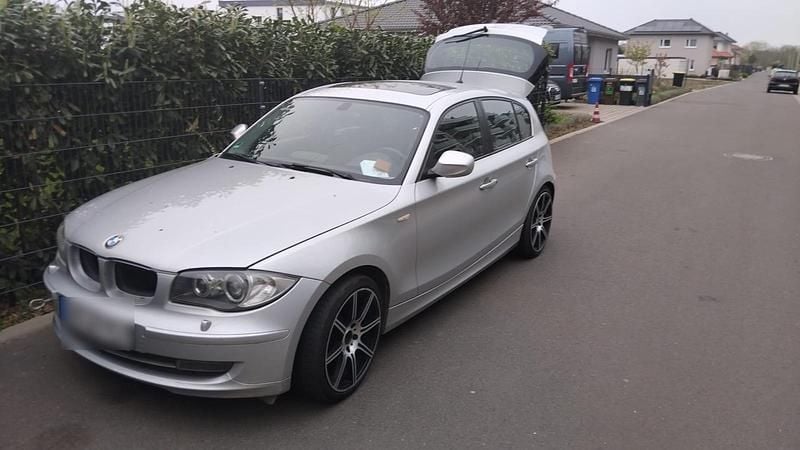 Silber Gebraucht 2009 BMW 120 Kleinwagen | 5.500 € (Fairer Preis) - Bild 1/4