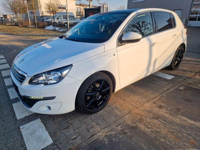 Gebraucht Peugeot 308 Style 120 PS (88 kW) 2015 Weiß Limousine