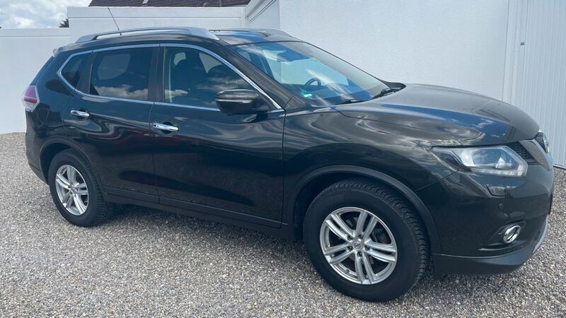 Schwarz Gebraucht 2015 Nissan X-Trail 360º SUV | 9.570 € - Bild 1/4