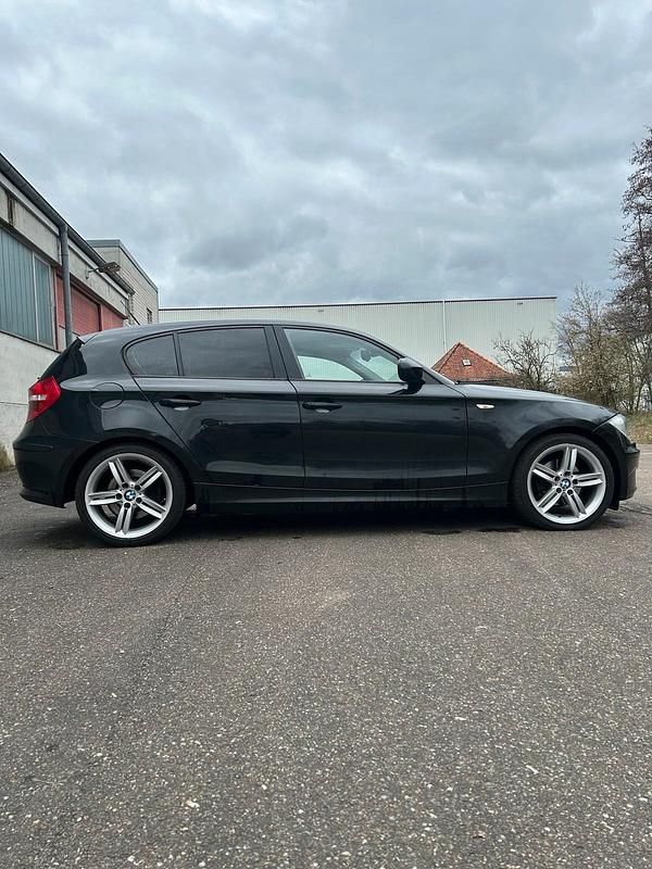 Gebraucht BMW 120 177 PS (130 kW) 2009 Schwarz Kleinwagen