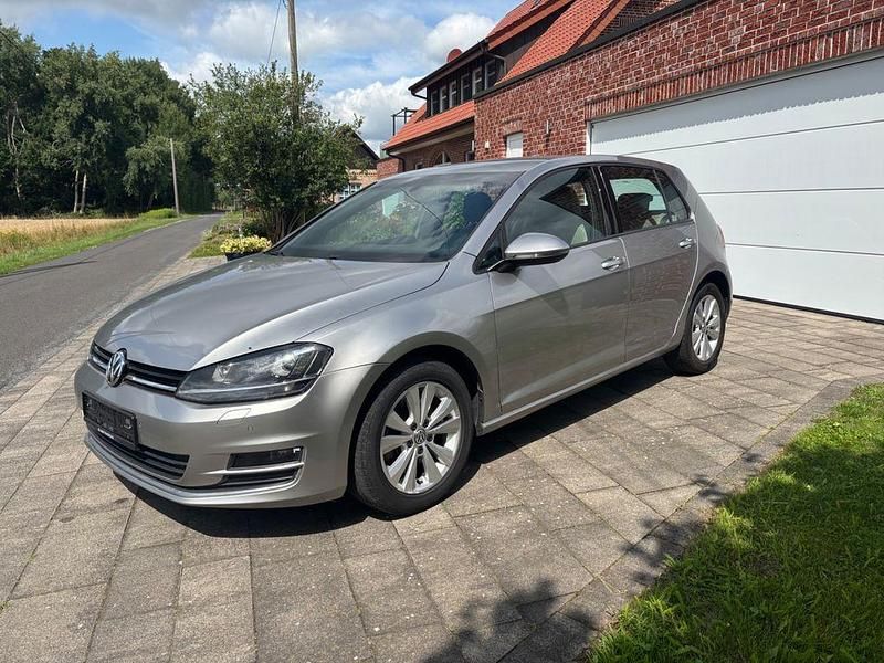 Silber Gebraucht 2015 VW Golf VII Highline Limousine | 12.990 € (Guter Preis) - Bild 1/4