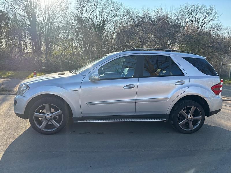 Gebraucht Mercedes ML320 224 PS (164 kW) 2008 Silber SUV