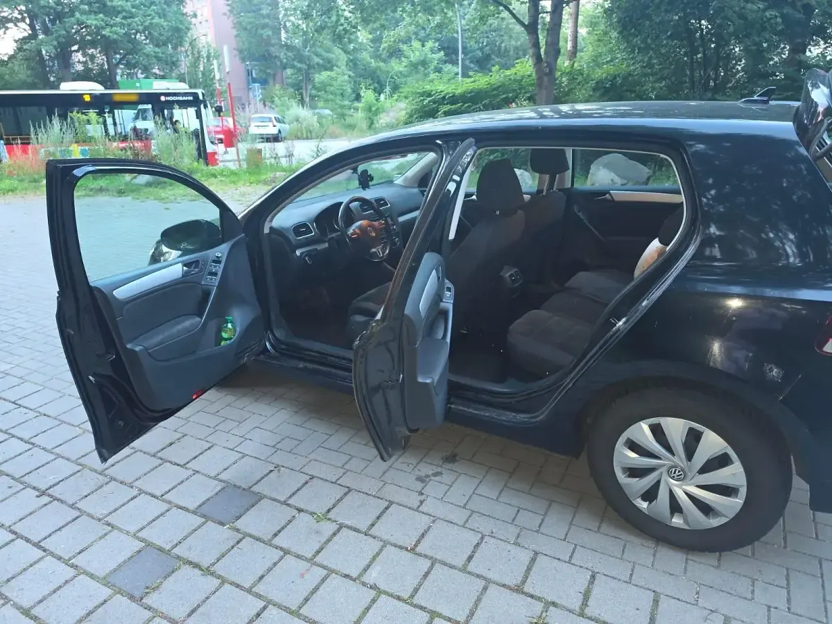 Gebraucht VW Golf VI 90 PS (66 kW) 2009 Schwarz Kleinwagen
