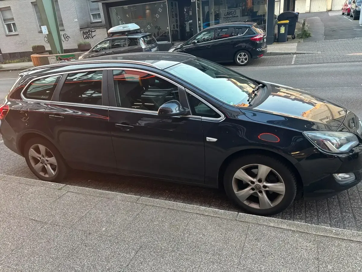 Gebraucht Opel Astra 125 PS (91 kW) 2011 Schwarz Kombi