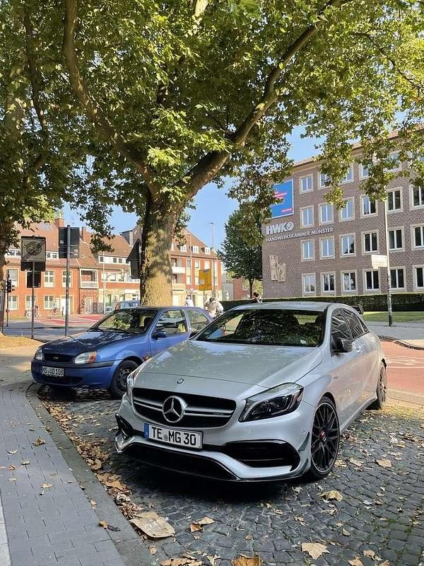 Silber Gebraucht 2017 Mercedes A45 AMG AMG Kleinwagen | 30.990 € (Fairer Preis) - Bild 1/4