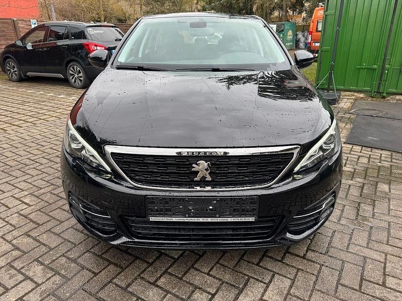 Gebraucht Peugeot 308 SW Active 131 PS (96 kW) 2019 Noir perla nera Kombi