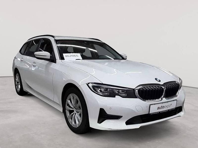 Alpinweiß Gebraucht 2021 BMW 318 Sport Line Kombi | 15.190 € (Guter Preis) - Bild 1/4