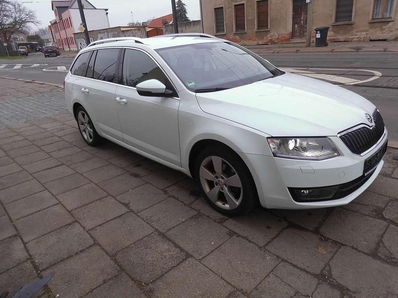 Gebraucht Skoda Octavia Style 150 PS (110 kW) 2016 Laserweiss Kombi