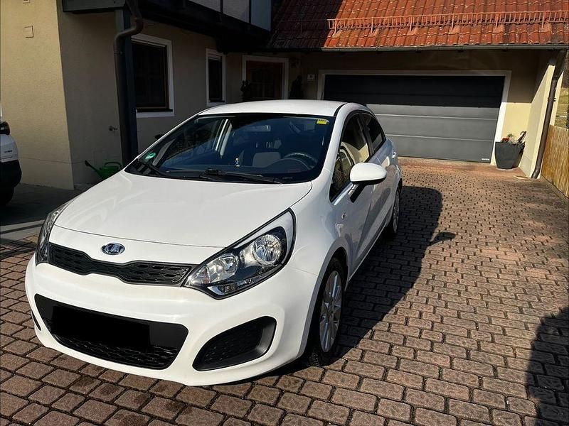 Gebraucht Kia Rio Edition 7 109 PS (80 kW) 2011 Weiß Limousine