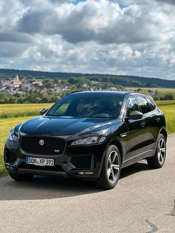 Schwarz Gebraucht 2019 Jaguar F-Pace SUV | 26.800 € (Superpreis) - Bild 1/4