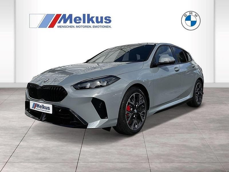 Grau Neu 2025 BMW 120 M Sport Kleinwagen | 43.990 € (Teuer) - Bild 1/4