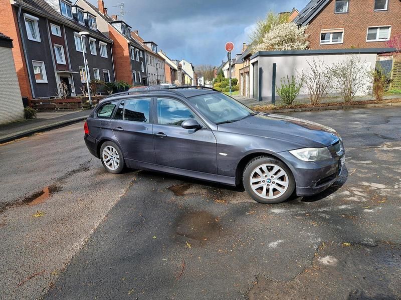 Gebraucht BMW 318 Basis 143 PS (105 kW) 2007 Grau Kombi