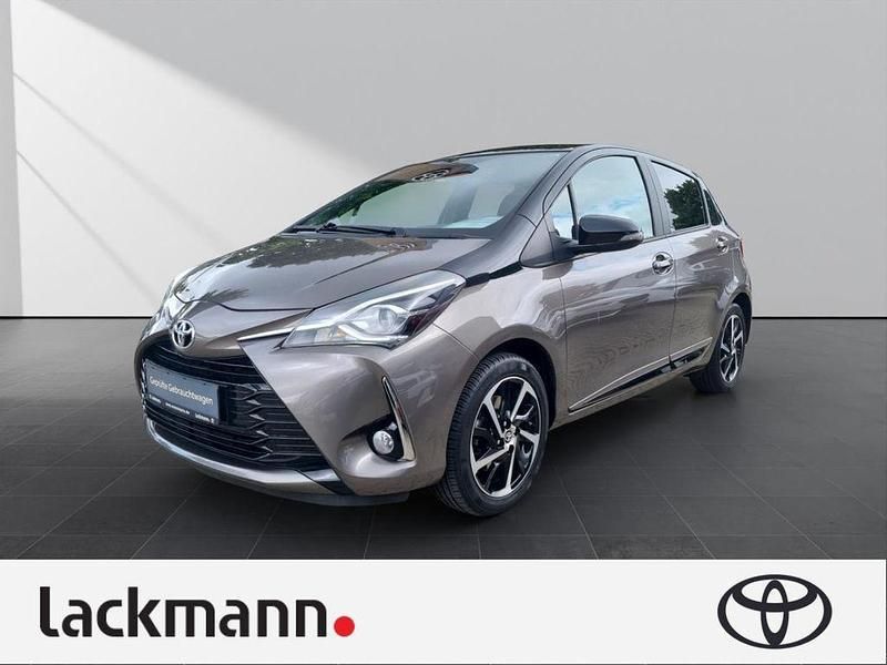 Grau Gebraucht 2020 Toyota Yaris Style Limousine | 16.890 € (Etwas zu teuer) - Bild 1/4