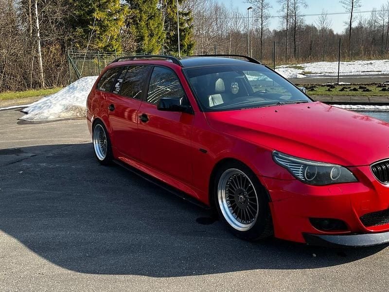 Gebraucht BMW 525 Performance 197 PS (144 kW) 2008 Rot Kombi