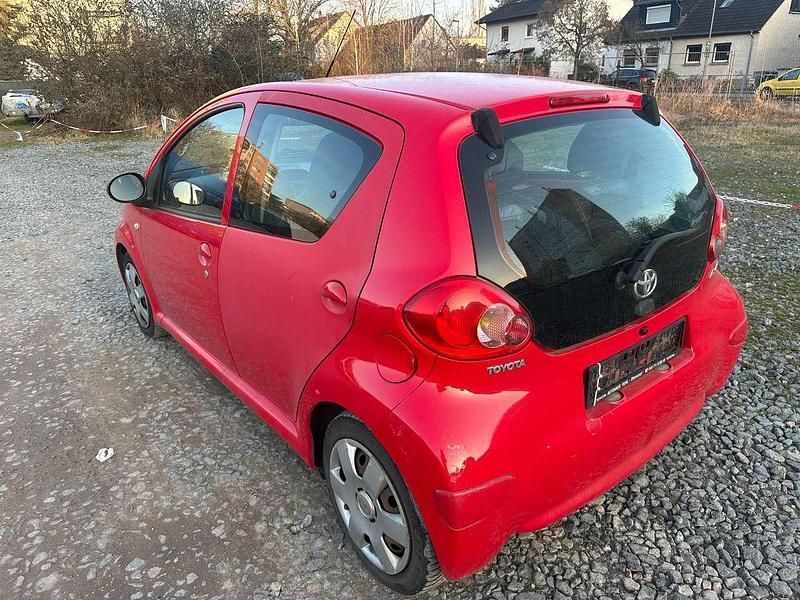 Gebraucht Toyota Aygo Cool 68 PS (50 kW) 2006 Rot Kleinwagen