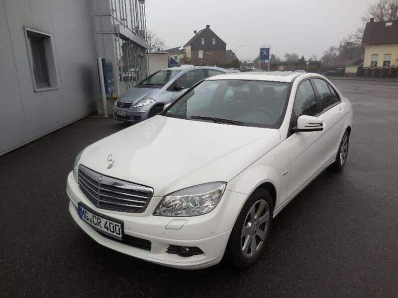 Calcitweiß Gebraucht 2009 Mercedes C200 Limousine | 9.222 € (Teuer) - Bild 1/4