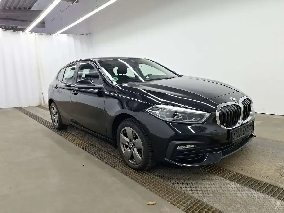 Gebraucht BMW 116 Advantage 116 PS (85 kW) 2021 Black sapphire metallic Kleinwagen