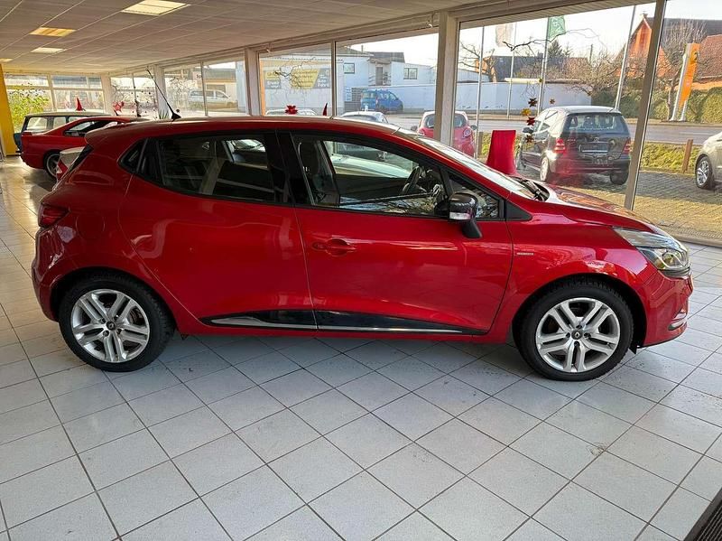 Gebraucht Renault Clio IV 90 PS (66 kW) 2019 Rot Limousine
