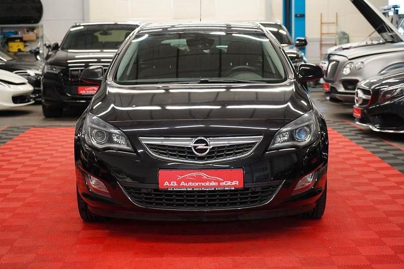 Gebraucht Opel Astra 140 PS (102 kW) 2011 Schwarz Kombi