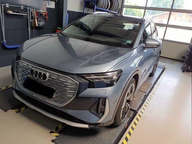 Blau Gebraucht 2022 Audi Q4 e-tron Ambiente SUV | 36.330 € (Fairer Preis) - Bild 1/2