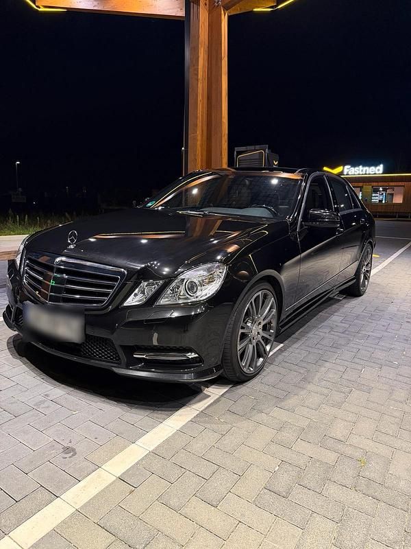 Gebraucht Mercedes E350 265 PS (194 kW) 2012 Schwarz Limousine