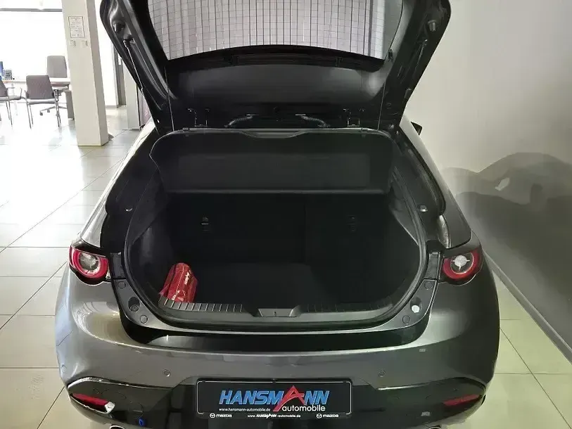 Neu Mazda 3 Exclusive 140 PS (102 kW) 2026 Grau Limousine