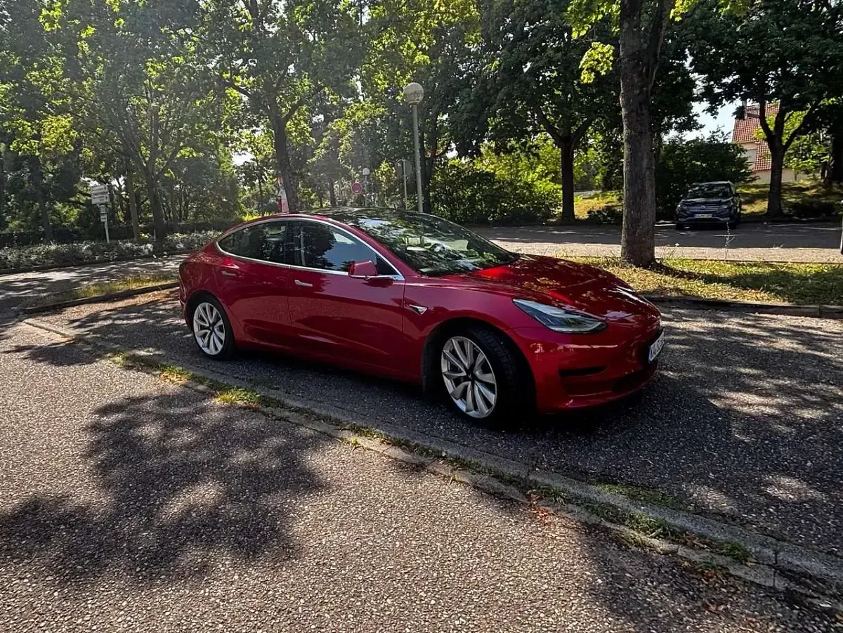 Gebraucht Tesla Model 3 Standard Range Plus 225 kW (306 PS) 2020 Rot Limousine