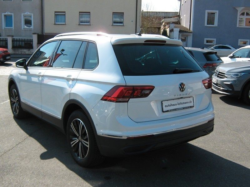 Gebraucht VW Tiguan Active 150 PS (110 kW) 2022 Weiß SUV