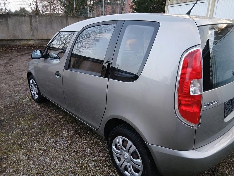 Gebraucht Skoda Roomster 86 PS (63 kW) 2014 Gold Van / Kleinbus