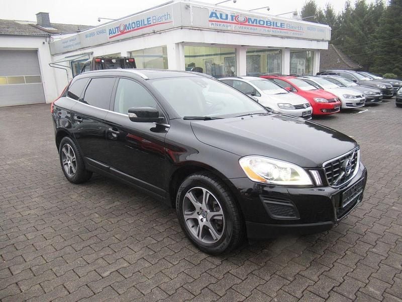 Schwarz Gebraucht 2011 Volvo XC60 Summum SUV | 10.500 € (Fairer Preis) - Bild 1/4