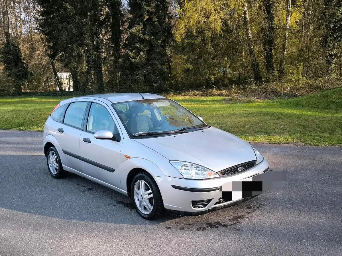 Gebraucht Ford Focus 100 PS (73 kW) 2002 Silber Kleinwagen