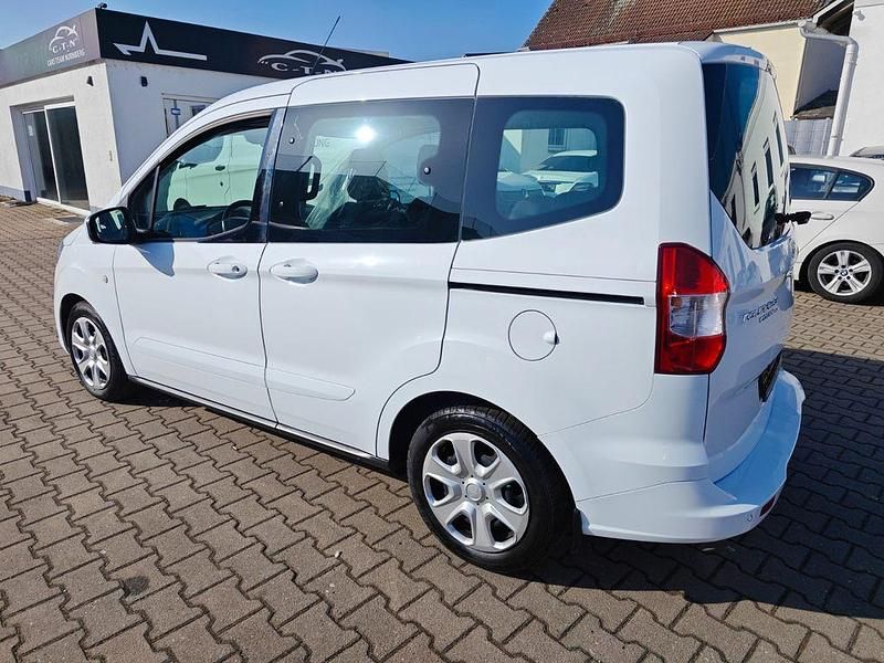 Gebraucht Ford Tourneo Courier Trend 101 PS (74 kW) 2019 Weiß Van / Kleinbus