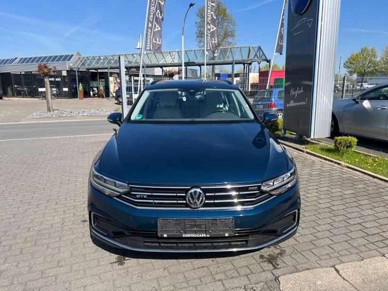 Gebraucht VW Passat 156 PS (114 kW) 2020 Aquamarinblau (metallic) Kombi