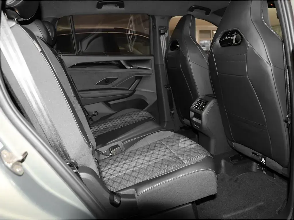 Neu VW Tayron R-line 150 PS (110 kW) 2026 Cipressinogrün metallic SUV