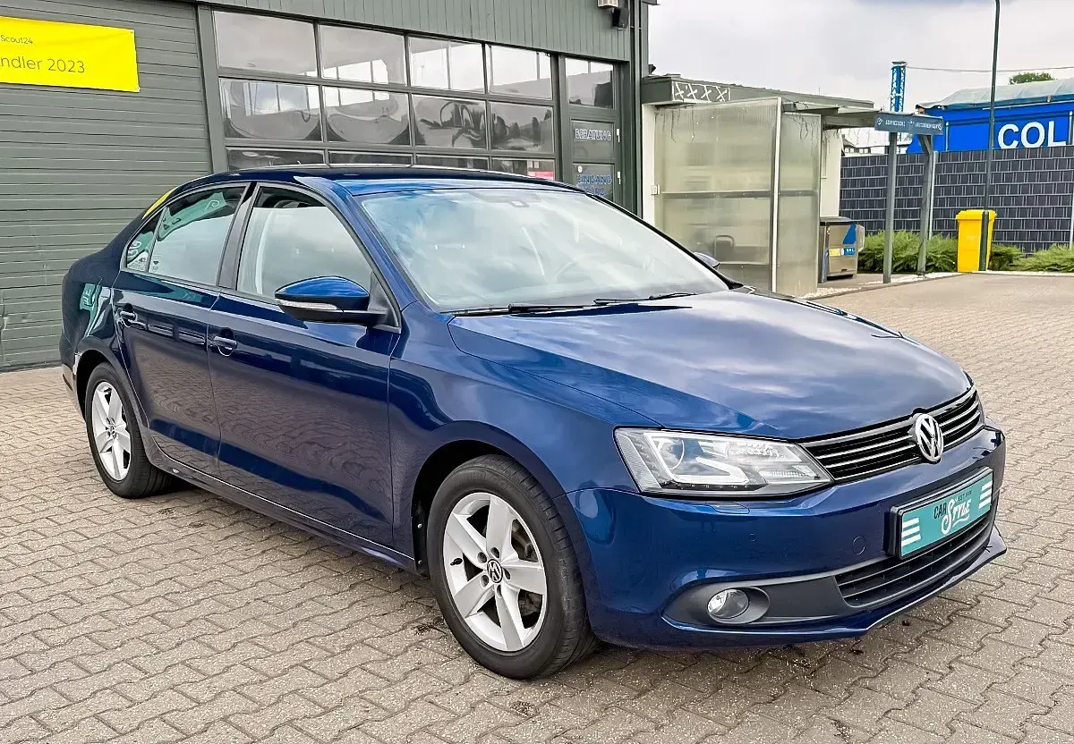 Gebraucht VW Jetta Comfortline 140 PS (102 kW) 2014 Blau metallic Limousine