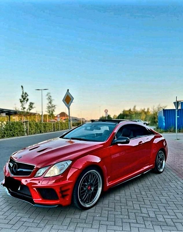 Gebraucht Mercedes E350 306 PS (225 kW) 2009 Rot Coupé