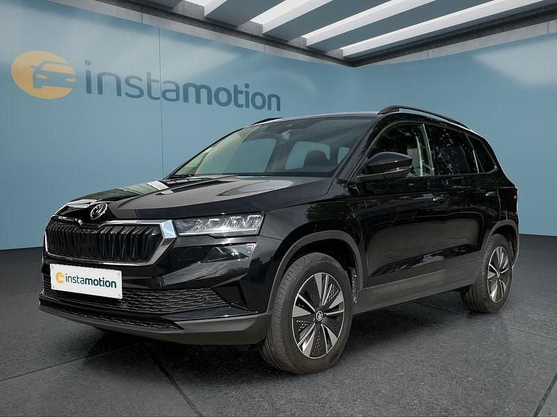 Schwarz Gebraucht 2022 Skoda Karoq SUV | 26.199 € (Fairer Preis) - Bild 1/4
