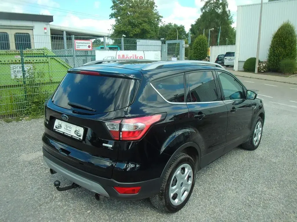 Gebraucht Ford Kuga Titanium 150 PS (110 kW) 2018 Schwarz SUV