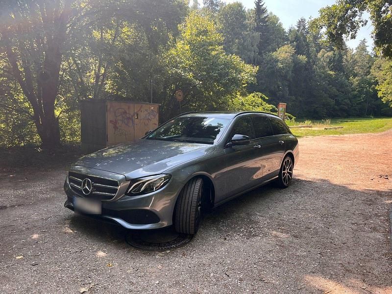 Gebraucht Mercedes E220 194 PS (142 kW) 2019 Grau Kombi