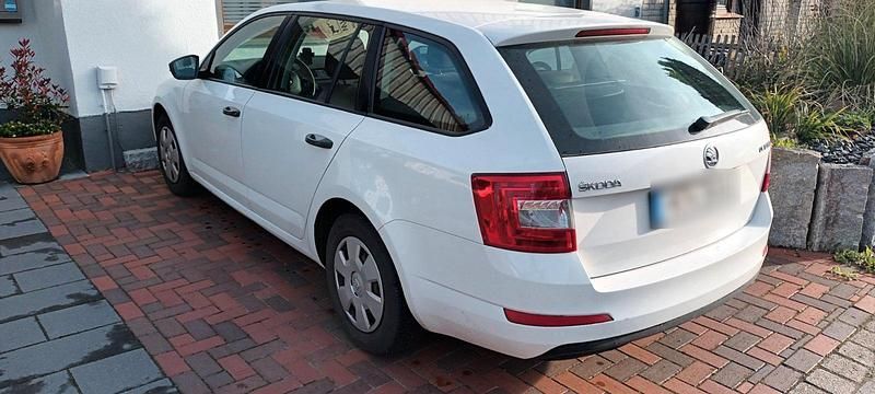 Gebraucht Skoda Octavia Active 105 PS (77 kW) 2014 Weiß Kleinwagen
