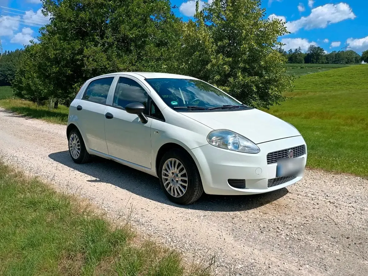 Gebraucht Fiat Grande Punto 65 PS (47 kW) 2009 Weiß Kleinwagen