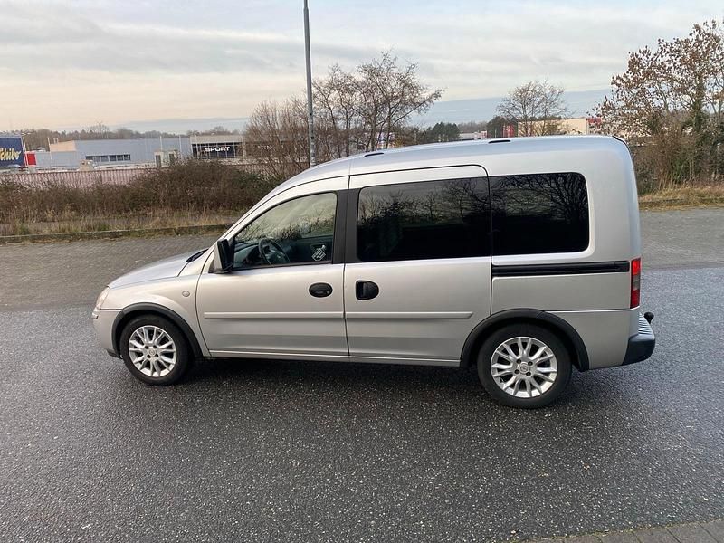 Gebraucht Opel Combo Sport 75 PS (55 kW) 2008 Silber Van / Kleinbus
