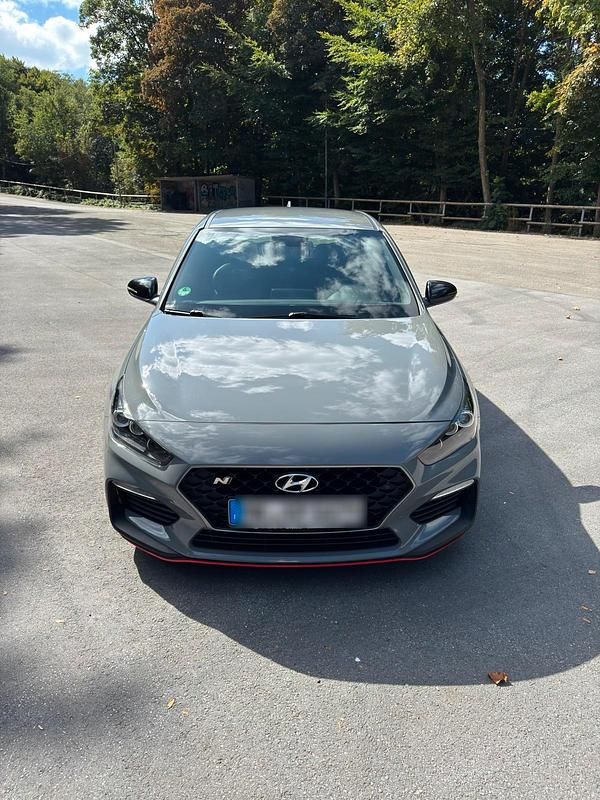 Grau Gebraucht 2020 Hyundai i30 Limousine | 22.500 € (Superpreis) - Bild 1/4