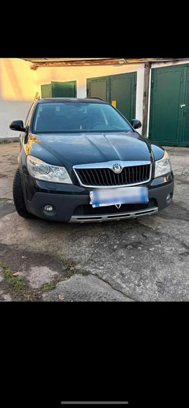 Gebraucht Skoda Octavia Scout Scout 4x4 140 PS (102 kW) 2010 Schwarz Kombi